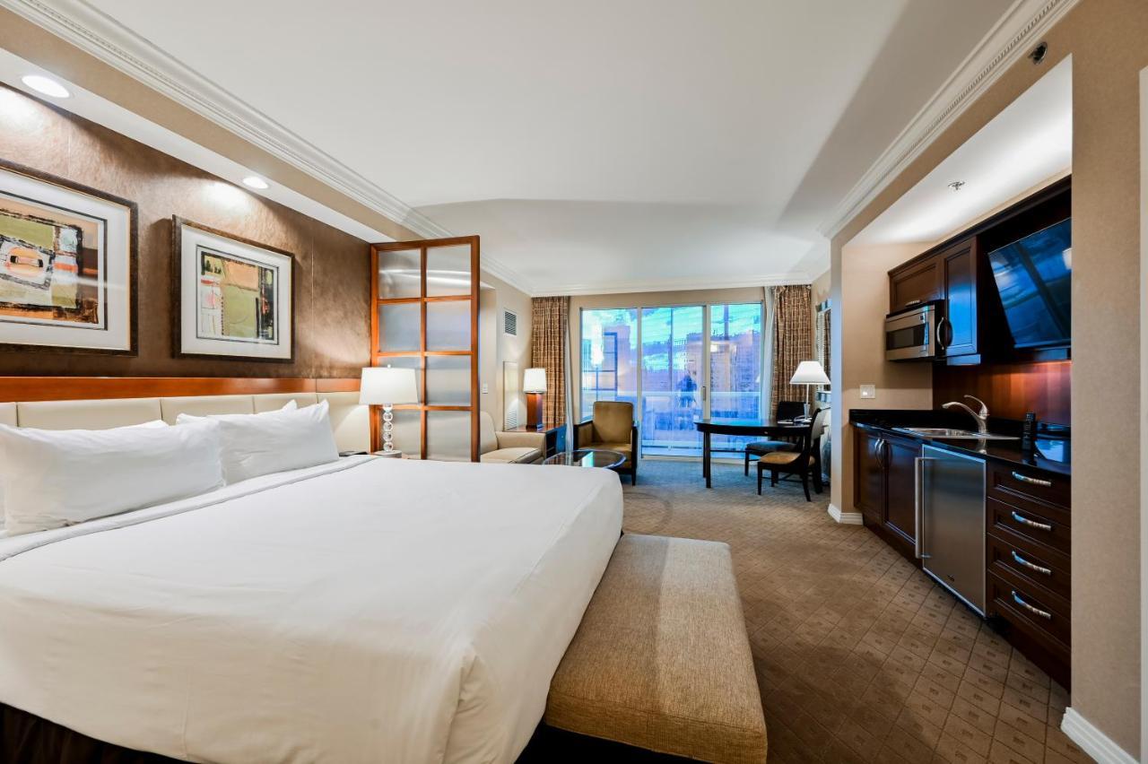 Penthouse Suite With Strip View At The Signature At Mgm Grand Лас Вегас Екстериор снимка