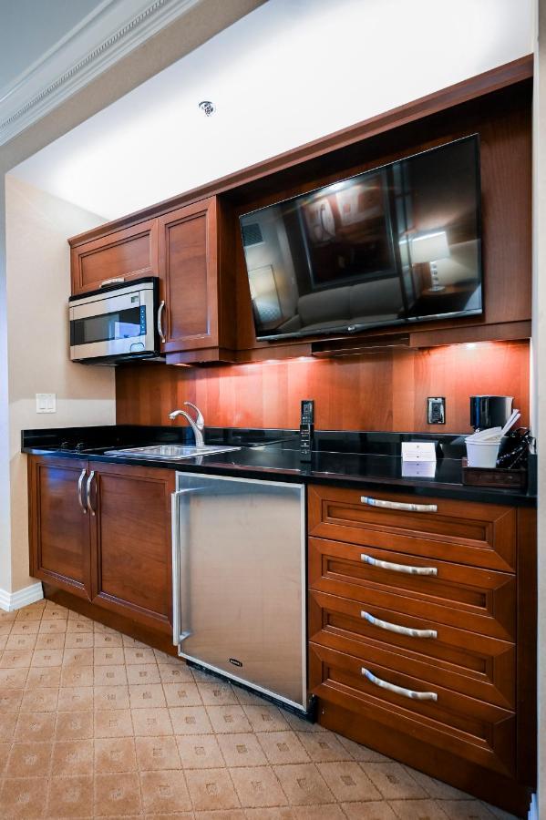 Penthouse Suite With Strip View At The Signature At Mgm Grand Лас Вегас Екстериор снимка
