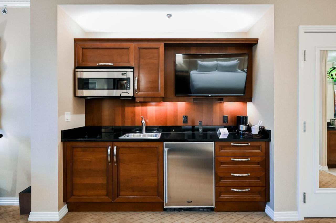 Penthouse Suite With Strip View At The Signature At Mgm Grand Лас Вегас Екстериор снимка