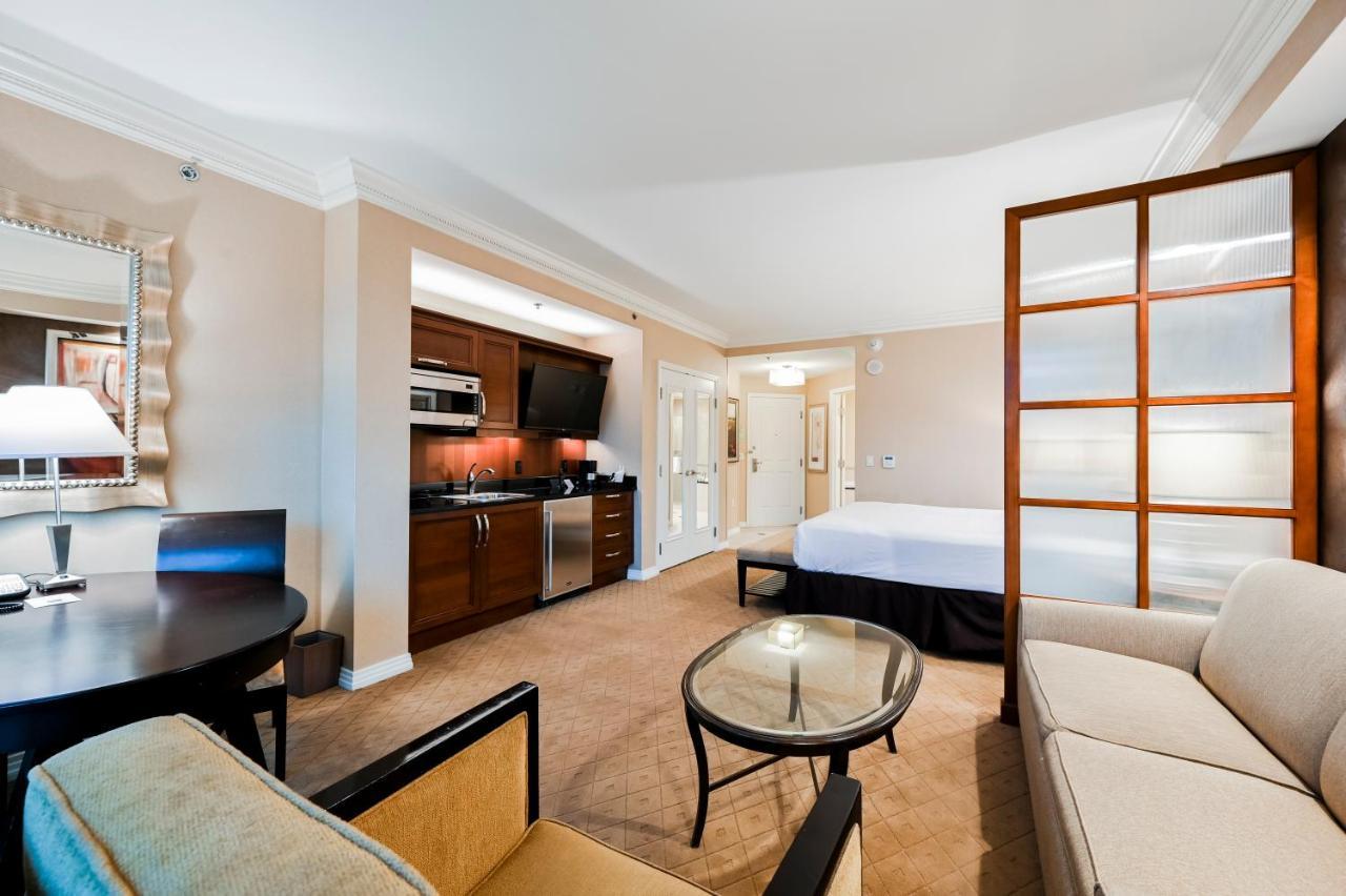 Penthouse Suite With Strip View At The Signature At Mgm Grand Лас Вегас Екстериор снимка