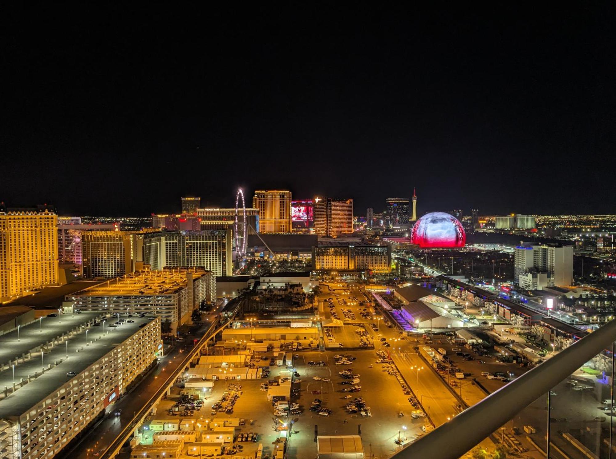 Penthouse Suite With Strip View At The Signature At Mgm Grand Лас Вегас Екстериор снимка