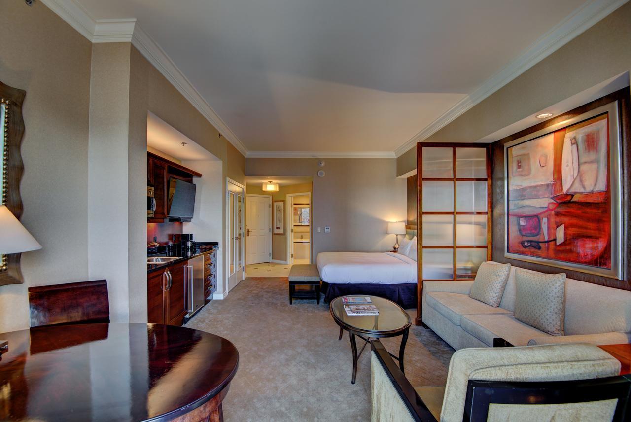 Penthouse Suite With Strip View At The Signature At Mgm Grand Лас Вегас Екстериор снимка
