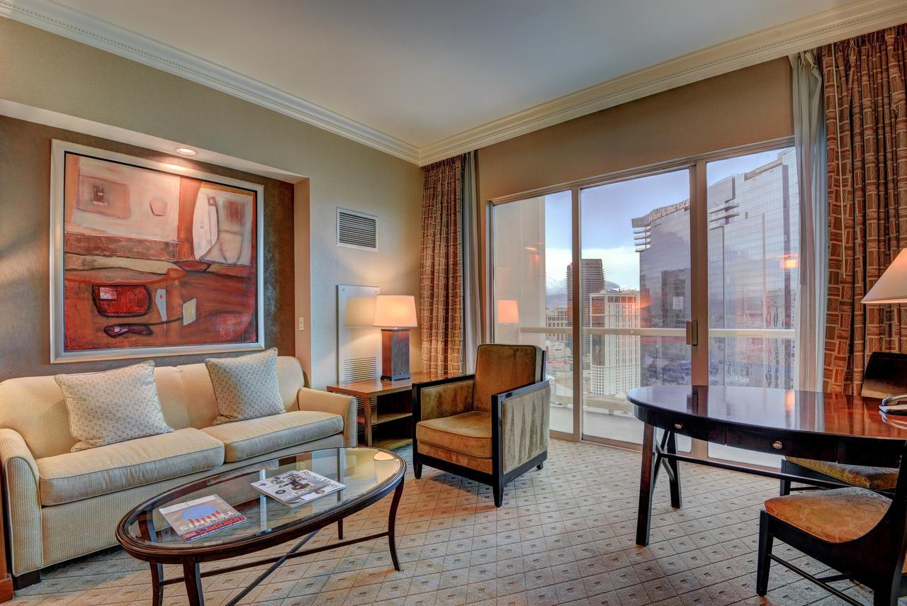 Penthouse Suite With Strip View At The Signature At Mgm Grand Лас Вегас Екстериор снимка